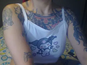 Lucy-dreams69  live sex cam