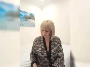 Mery8poppins  live sex cam