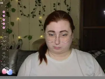 Aliciaredluv  live sex cam