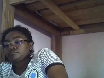 Angelinah75  live sex cam