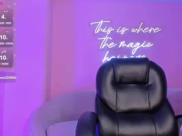 BriannaFox1  live sex cam