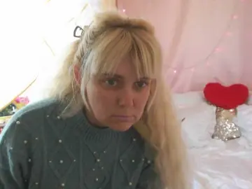 MilkMilkee  live sex cam