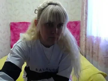 MilkMilkee  live sex cam