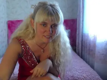 MilkMilkee  live sex cam