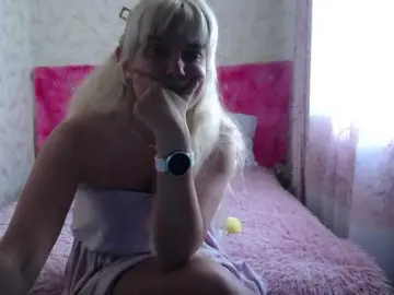 MilkMilkee  live sex cam