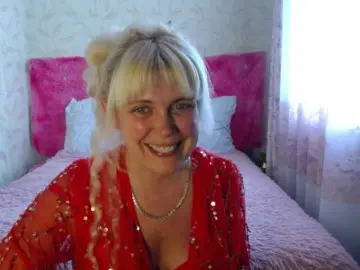 MilkMilkee  live sex cam