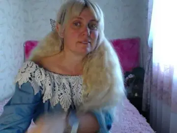 MilkMilkee  live sex cam