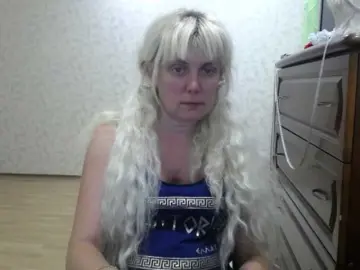 MilkMilkee  live sex cam