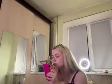 Myfavoriteroom  live sex cam