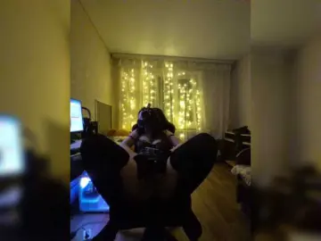 FannyBannys  live sex cam