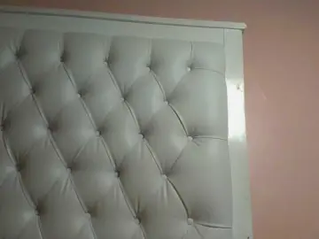 Naughtypetite1  live sex cam