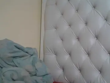 Naughtypetite1  live sex cam