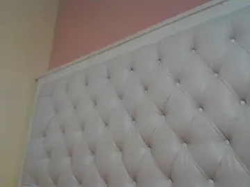 Naughtypetite1  live sex cam