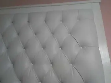 Naughtypetite1  live sex cam