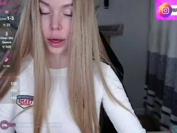 Foxymoxy19  live sex cam