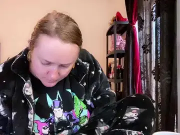 NylonQueen  live sex cam