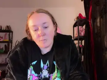 NylonQueen  live sex cam