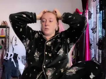 NylonQueen  live sex cam