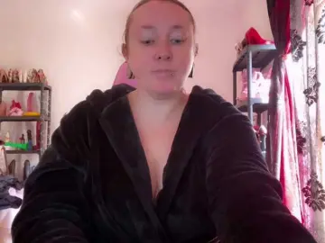 NylonQueen  live sex cam