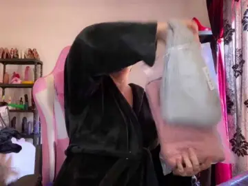 NylonQueen  live sex cam