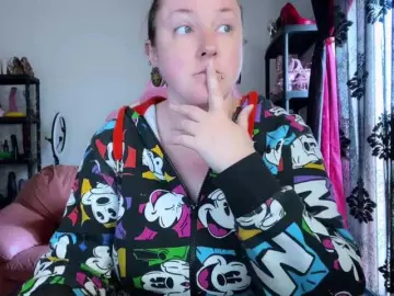 NylonQueen  live sex cam