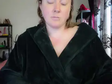 NylonQueen  live sex cam