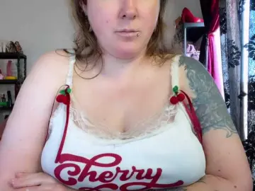 NylonQueen  live sex cam