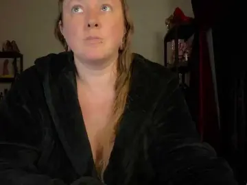 NylonQueen  live sex cam