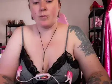 NylonQueen  live sex cam