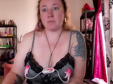 NylonQueen  live sex cam