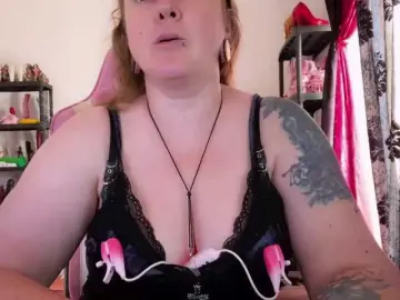 NylonQueen  live sex cam