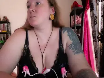 NylonQueen  live sex cam