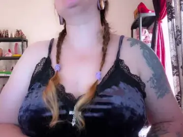 NylonQueen  live sex cam