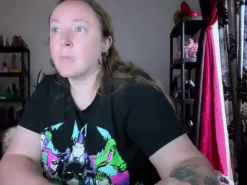 NylonQueen  live sex cam