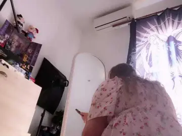 NylonQueen  live sex cam