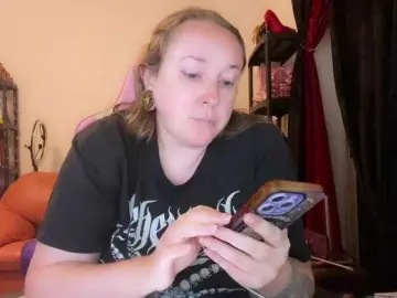 NylonQueen  live sex cam