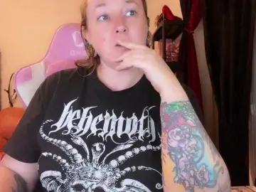 NylonQueen  live sex cam