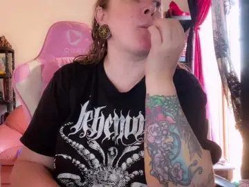 NylonQueen  live sex cam