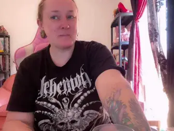 NylonQueen  live sex cam