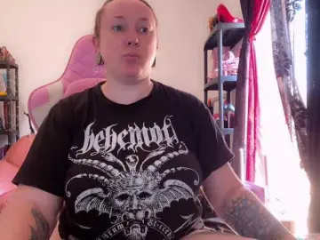 NylonQueen  live sex cam