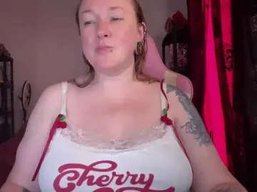 NylonQueen  live sex cam