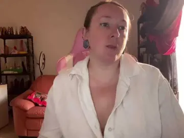 NylonQueen  live sex cam