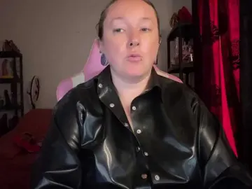 NylonQueen  live sex cam