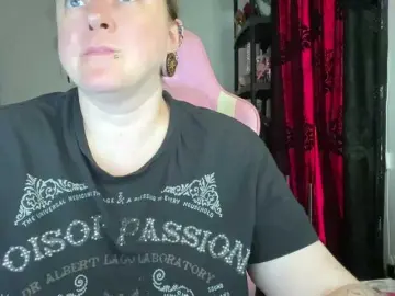 NylonQueen  live sex cam