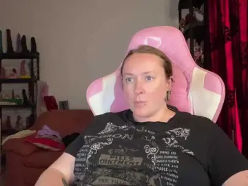 NylonQueen  live sex cam