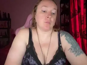NylonQueen  live sex cam