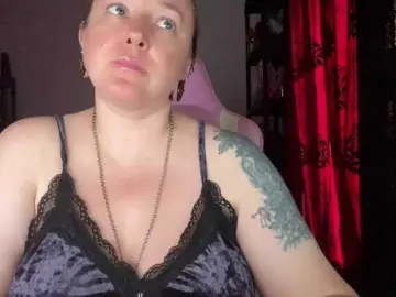NylonQueen  live sex cam