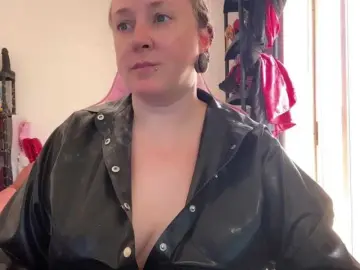 NylonQueen  live sex cam