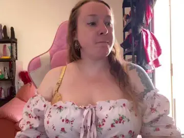 NylonQueen  live sex cam