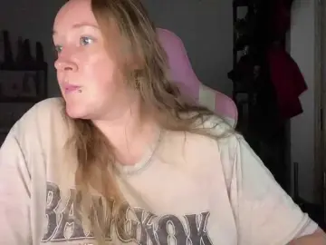 NylonQueen  live sex cam